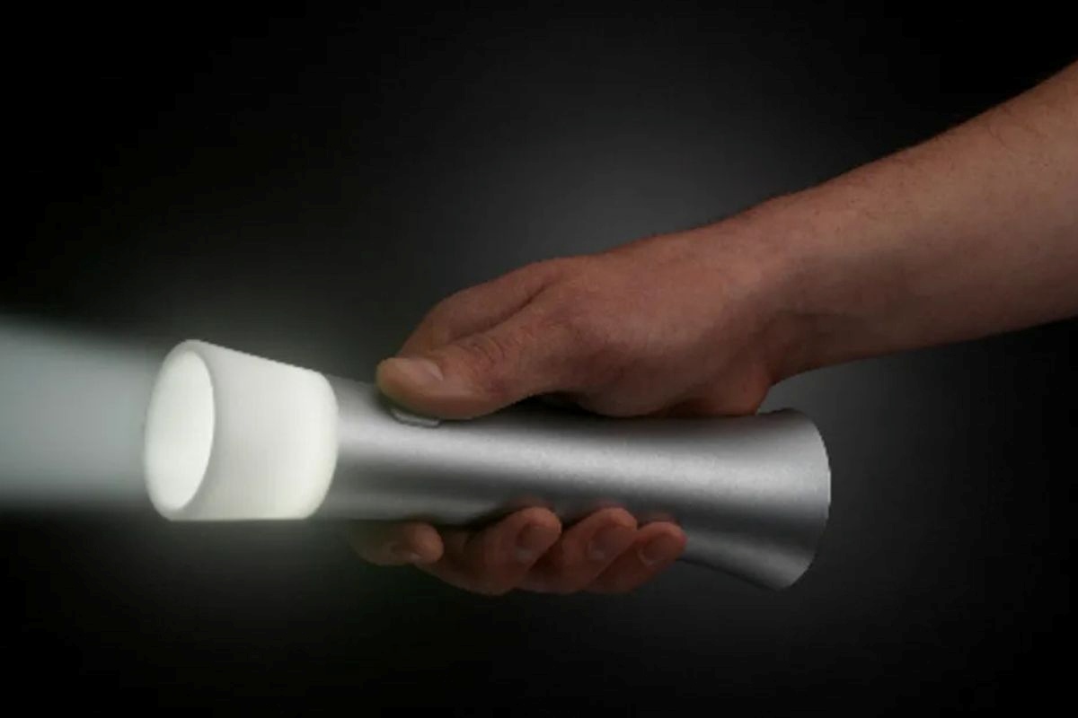 Car Flashlight Rays Light Up the Road: 5 Best Flashlights for Your Vehicle